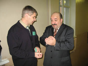 Доц. О.С. Мисников (слева) и директор департамента торфяной промышленности ОАО "Ростопром" Н.А. Пентин